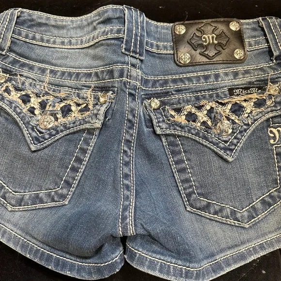 Miss me size 26 studded shorts - Picture 2 of 3